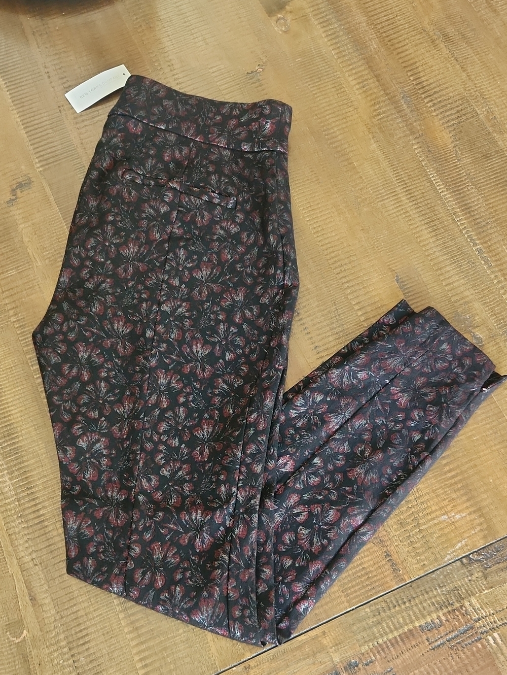 New York & Company Black Pants with Red Floral Jacquard Wmens LRG